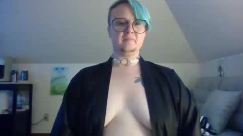 Snapshot of queerlyjaz chatting on 10-02-25, 01:45 queerlyjaz online show from 10-02-25, 01:45