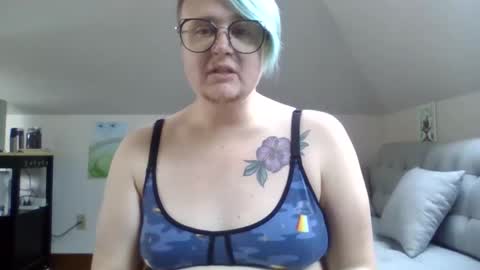 Snapshot of queerlyjaz chatting on 10-04-25, 06:17 queerlyjaz online show from 10-04-25, 06:17