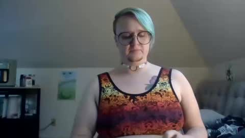 Snapshot of queerlyjaz chatting on 10-12-25, 11:04 queerlyjaz online show from 10-12-25, 11:04