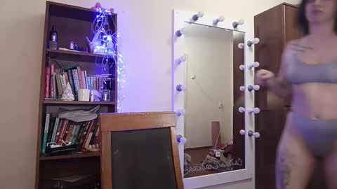 quiet_smile online show from 03-24-26, 06:13