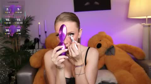 Nova Hollis online show from 12-03-25, 03:25