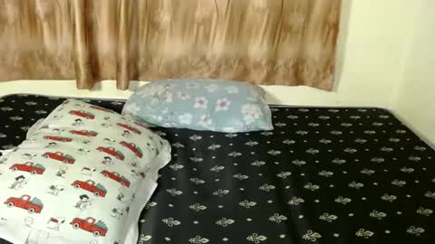 Snapshot of r153010 chatting on 11-22-25, 08:52 r153010 online show from 11-22-25, 08:52