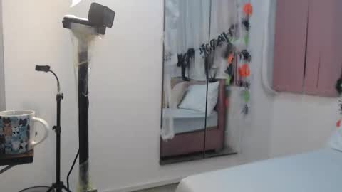 Snapshot of racheel_smith chatting on 10-18-25, 10:16 rachel online show from 10-18-25, 10:16