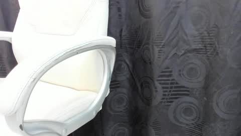 Snapshot of rachel_roman chatting on 12-31-24, 04:57 DALIANA online show from 12-31-24, 04:57