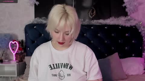 Snapshot of rachelcart chatting on 01-15-25, 04:04 RachelCart online show from 01-15-25, 04:04