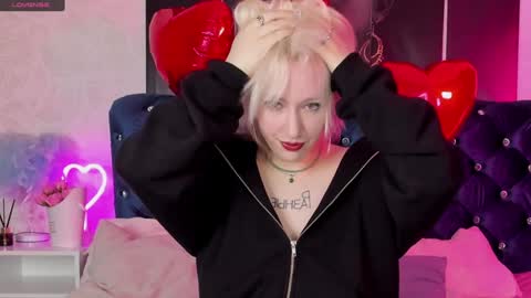 Snapshot of rachelcart chatting on 02-05-25, 04:59 RachelCart online show from 02-05-25, 04:59