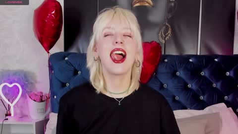 Snapshot of rachelcart chatting on 02-08-25, 03:52 RachelCart online show from 02-08-25, 03:52