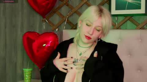 Snapshot of rachelcart chatting on 02-15-25, 04:03 RachelCart online show from 02-15-25, 04:03