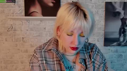 Snapshot of rachelcart chatting on 02-24-25, 03:33 RachelCart online show from 02-24-25, 03:33