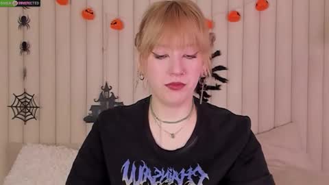 Snapshot of rachelcart chatting on 10-14-25, 03:07 RachelCart online show from 10-14-25, 03:07