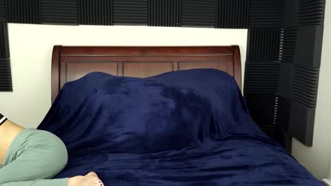 Rachel Price online show from 12-15-25, 03:22