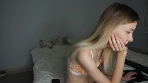 Snapshot of radioskvirt chatting on 09-24-25, 03:26 Sara online show from 09-24-25, 03:26