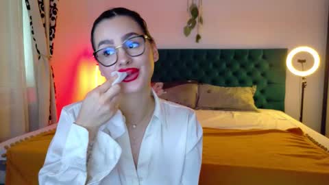 Snapshot of raeeamber_ chatting on 10-04-25, 09:07 sweet peach online show from 10-04-25, 09:07