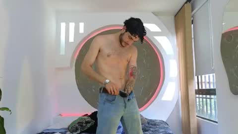 Snapshot of rafael_mendez chatting on 10-28-25, 08:55 R A F A E L online show from 10-28-25, 08:55