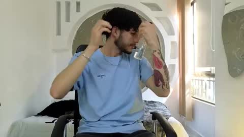 Snapshot of rafael_mendez chatting on 10-31-25, 08:32 R A F A E L online show from 10-31-25, 08:32