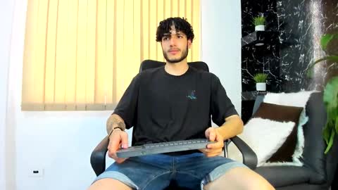 Snapshot of rafael_mendez chatting on 11-07-25, 09:04 R A F A E L online show from 11-07-25, 09:04