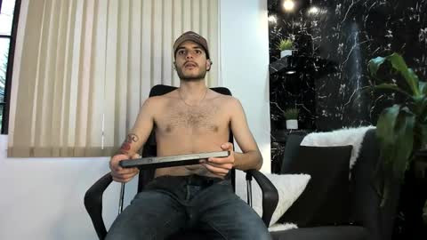 Snapshot of rafael_mendez chatting on 11-20-25, 09:47 R A F A E L online show from 11-20-25, 09:47