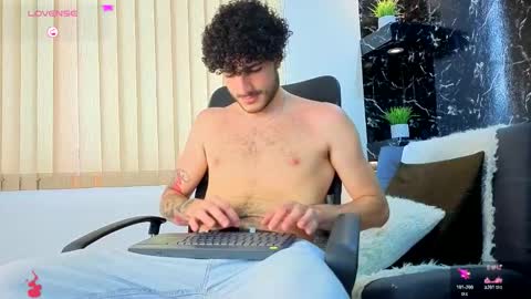 Snapshot of rafael_mendez chatting on 12-04-25, 08:50 R A F A E L online show from 12-04-25, 08:50