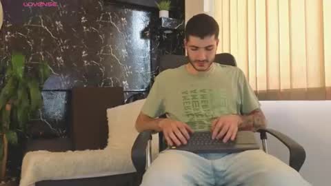 Snapshot of rafael_mendez chatting on 06-30-26, 07:26 R A F A E L online show from 06-30-26, 07:26