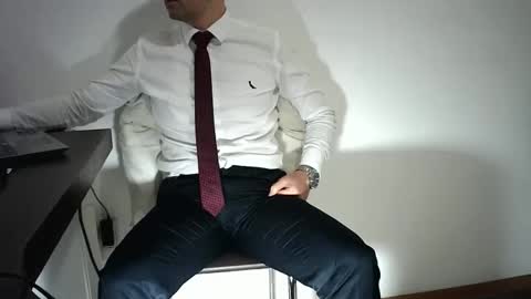 Snapshot of rafaelssk chatting on 05-18-26, 03:18 elenacam online show from 05-18-26, 03:18