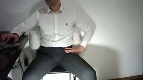 Snapshot of rafaelssk chatting on 05-19-26, 09:15 elenacam online show from 05-19-26, 09:15