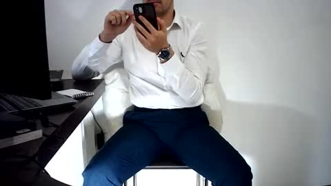 Snapshot of rafaelssk chatting on 05-20-26, 09:15 elenacam online show from 05-20-26, 09:15