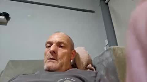 Snapshot of ragingzef69 chatting on 04-19-26, 06:43 Bigthickdickinvic online show from 04-19-26, 06:43