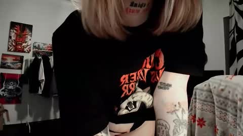 Snapshot of raiingurl chatting on 09-20-25, 12:00 Kate online show from 09-20-25, 12:00