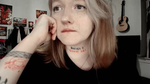 Snapshot of raiingurl chatting on 09-21-25, 12:45 Kate online show from 09-21-25, 12:45