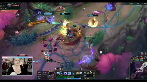 Snapshot of raiingurl chatting on 10-24-25, 10:33 Kate online show from 10-24-25, 10:33