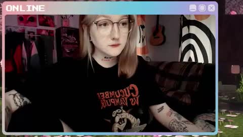 Snapshot of raiingurl chatting on 11-09-25, 08:45 Kate online show from 11-09-25, 08:45