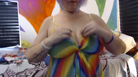 Snapshot of rainbow_n_lucky chatting on 11-12-25, 06:41 RainbowNLucky online show from 11-12-25, 06:41