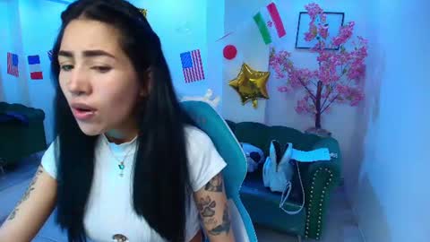 Snapshot of rainy_doll chatting on 06-24-26, 06:40 Rainy online show from 06-24-26, 06:40