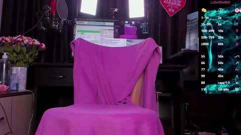 Laura online show from 01-12-26, 03:34