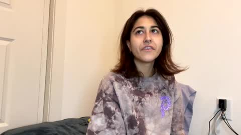 Snapshot of raiyvyn chatting on 12-10-24, 03:09 Ray Ray online show from 12-10-24, 03:09