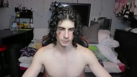 Snapshot of rakimaru chatting on 11-17-25, 06:14 kirill online show from 11-17-25, 06:14