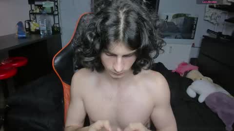 Snapshot of rakimaru chatting on 11-25-25, 09:37 kirill online show from 11-25-25, 09:37