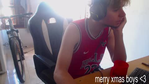Snapshot of ramisexyloveyou chatting on 12-28-24, 12:45 Ramiro online show from 12-28-24, 12:45