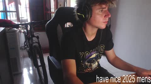 Snapshot of ramisexyloveyou chatting on 12-31-24, 10:23 Ramiro online show from 12-31-24, 10:23