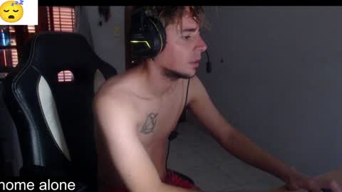 Snapshot of ramisexyloveyou chatting on 01-31-25, 01:12 Ramiro online show from 01-31-25, 01:12