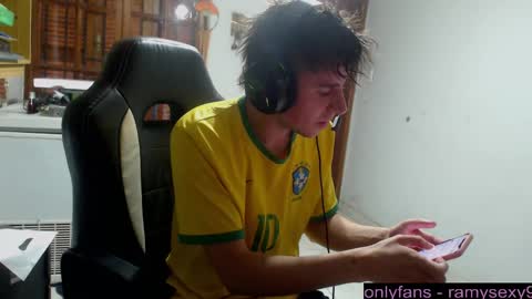 Snapshot of ramisexyloveyou chatting on 11-07-25, 11:10 Ramiro online show from 11-07-25, 11:10