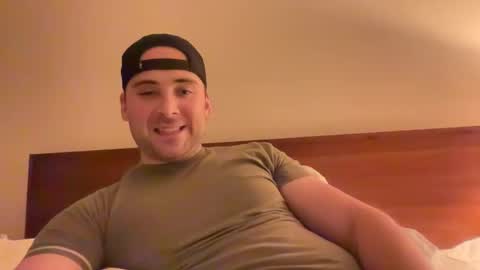 Snapshot of randomdude5950 chatting on 09-17-25, 01:40 randomdude5950 online show from 09-17-25, 01:40