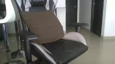 Snapshot of raphaeladam98 chatting on 12-17-25, 06:25 raphaeladam98 online show from 12-17-25, 06:25