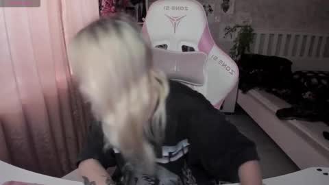 Rapunzel online show from 11-04-25, 01:21