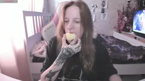 Rapunzel online show from 04-17-26, 01:25