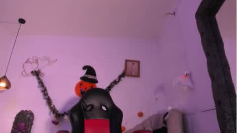 Raquel online show from 10-30-25, 09:37