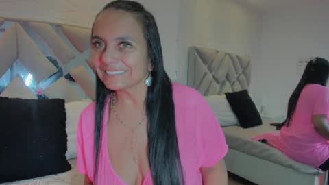 Raquel Moore  online show from 03-10-25, 11:38