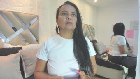 Raquel Moore  online show from 01-15-26, 04:55