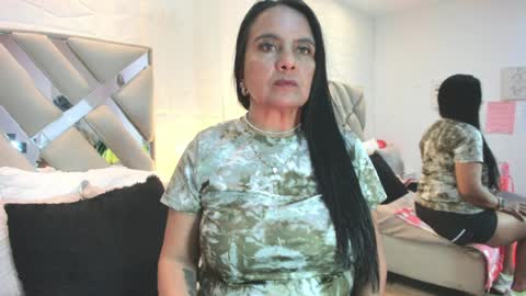 Raquel Moore  online show from 04-01-26, 05:10