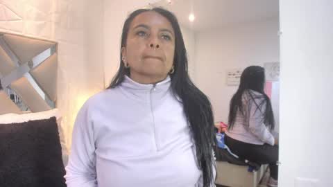 Raquel Moore  online show from 04-24-26, 12:40